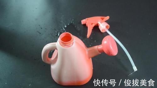 藿香正气水和白醋加在一起,作用太棒了,一年能省下不少钱,真棒