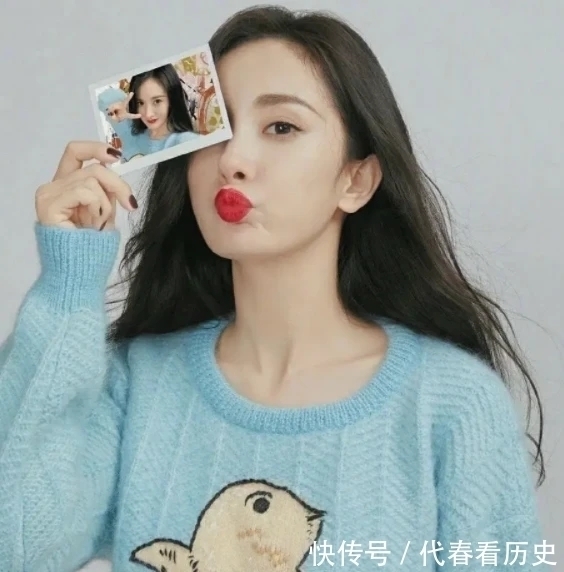 漫画|鞠婧祎晒新染的粉色头发!穿露背上衣卖萌,像漫画里出来的美少女