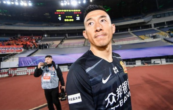 李霄鹏|不给李铁面子!国足第一批集训名单出炉,当红国门被李霄鹏抛弃