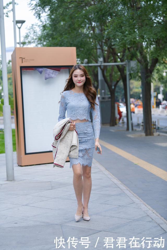 轻熟风穿搭的小姐姐,气质出众很有女人味