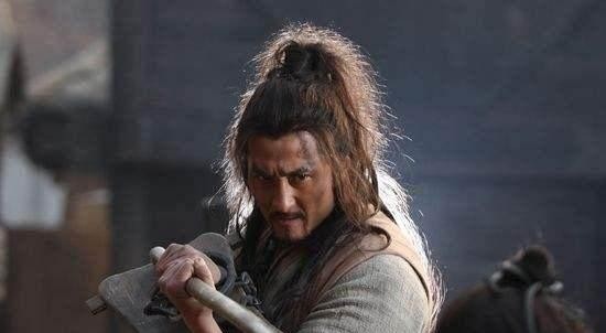 钩镰枪|梁山第1个惨死的正将,七窍流血而亡,使用的这把兵器是当时一绝