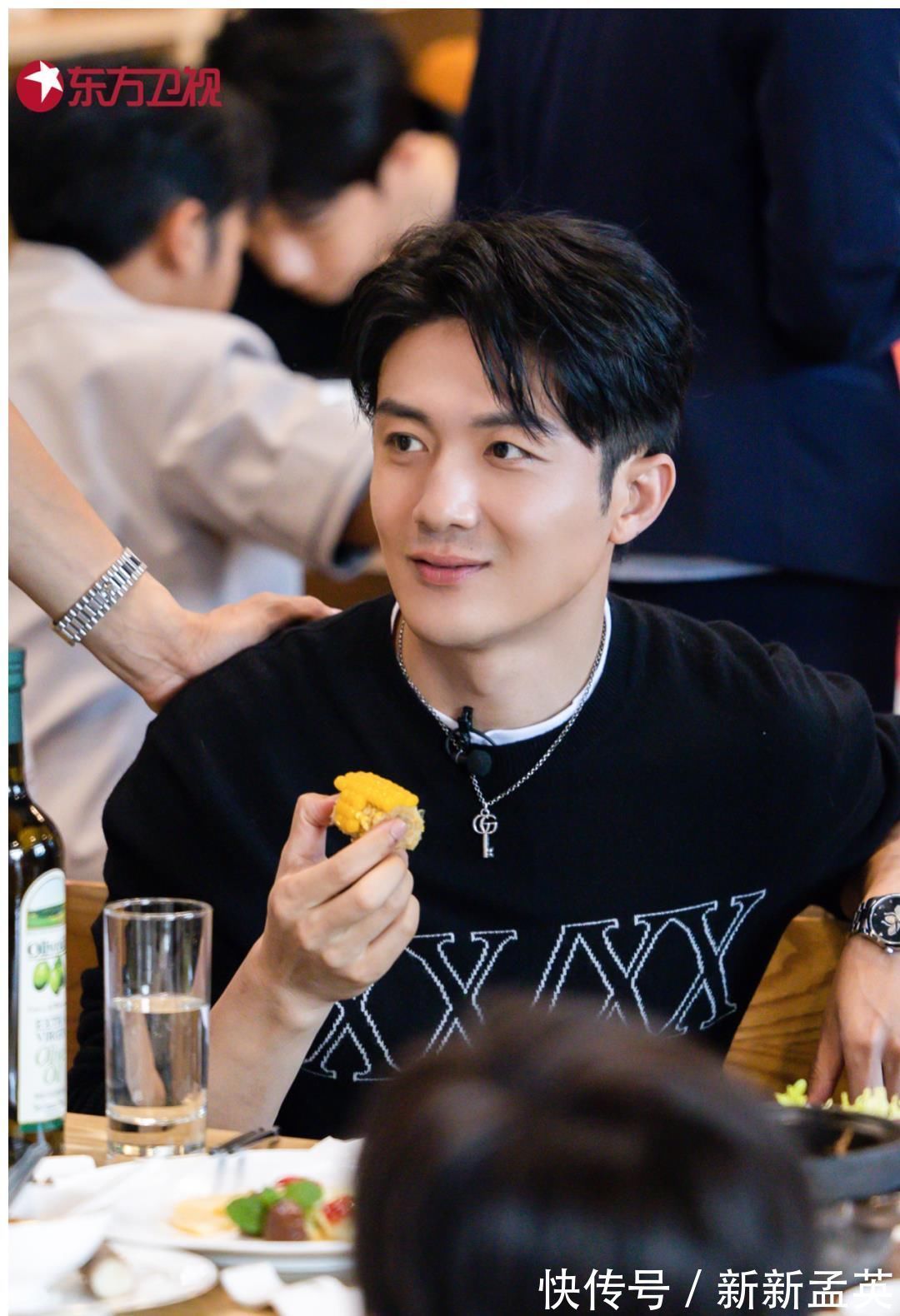 汪东城|今晚20：20《追光吧！哥哥》开播，他们竟然是室友？21位哥哥分宿舍悬念揭晓！