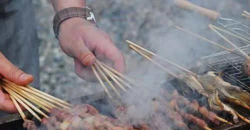 汁草|加速胃部病变的5种食物,若一个都不爱吃,胃癌也会离你更远