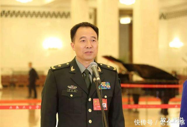 神州七号 航天英雄景海鹏从一贫如洗到3登太空,如今的他过得怎样