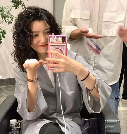 烫发后不满意多久才能做梨花头？只要层次低长度够，随时都可以做