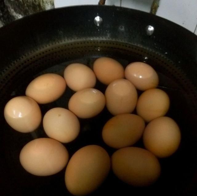 为什么你煮的茶叶蛋不好吃?70岁奶奶教你一招,香气扑鼻还入味