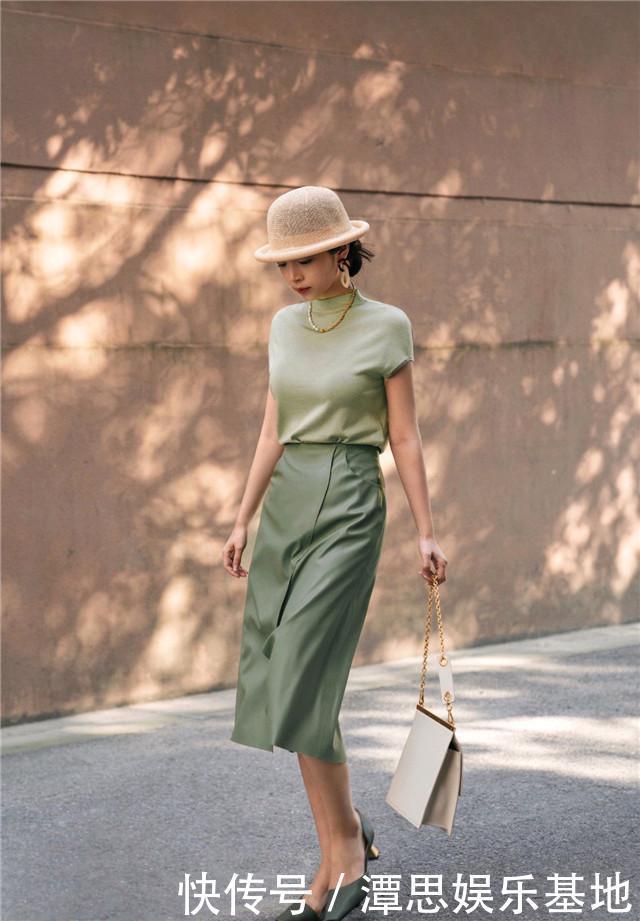 今年流行穿“半身裙”,上衣这样搭才是真的美,像三木一样有气质