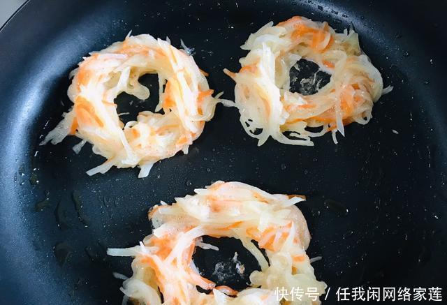 要用到|煎蛋也能玩出花样,健康美味的“鸟巢煎蛋”,超有新意早餐必备