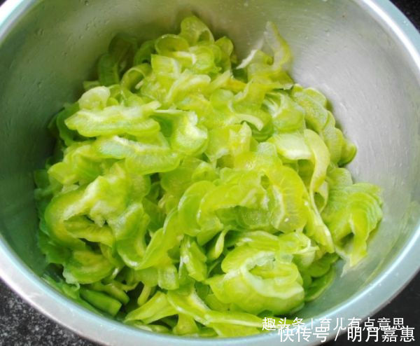 它称“泻药菜”,6成人嫌它苦,排出毒素,抚平小肚子,越吃越瘦