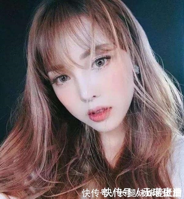女人|肤色深的女人,还在留黑发?试试3种流行发色,显白又时髦!