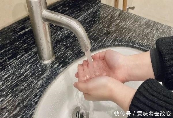 红药水|6岁儿子被100度开水烫伤,宝妈“2招”救了娃,医生:很优秀