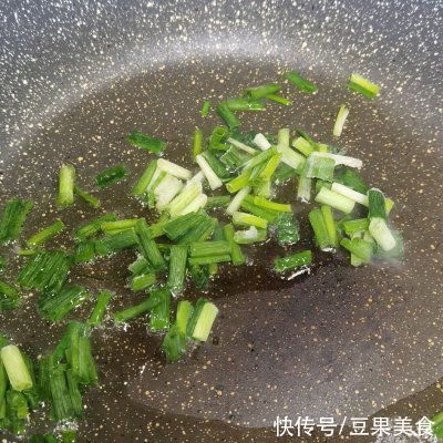 好吃|小白也能轻松学会的葱油拌面，不油腻超好吃哦