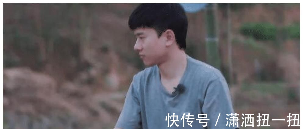 何炅从地上捡起小H叼的肉，打算洗洗煮了吃，张艺兴的做法好耿直