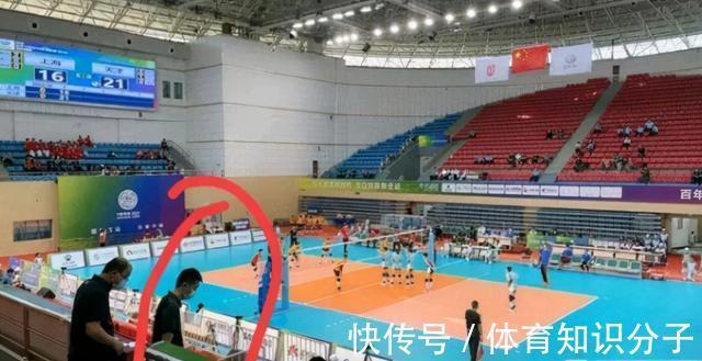 郎平|中国女排主帅已确定?安家杰现身多个球场观看比赛,令人浮想联翩