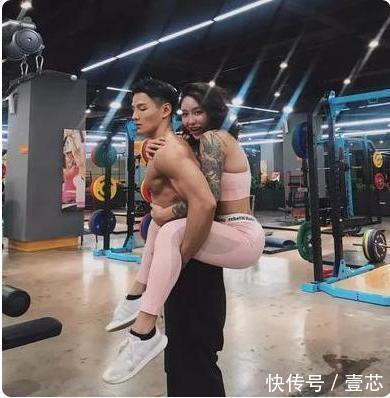 女孩|95后女孩因健身在网络走红，这就是健身的魅力，网友：美极了