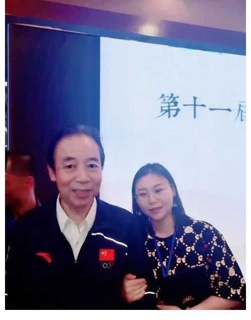 卢中南$庞中华硬笔书法难再风光,笔墨秀逸堪比田英章,网友却说笔法简陋