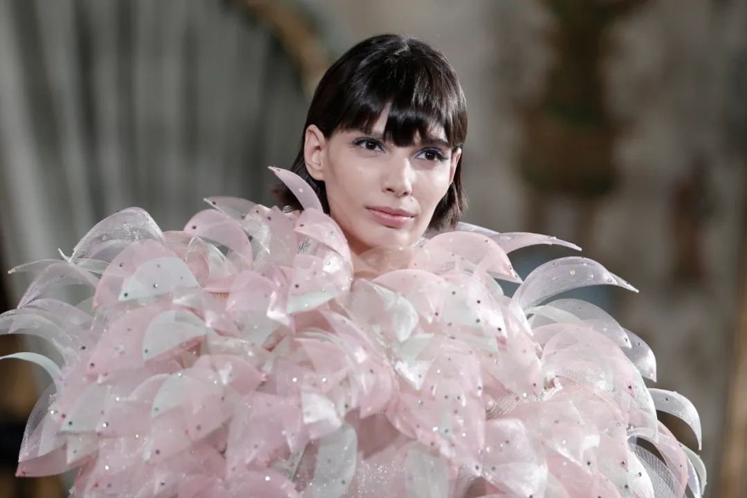 87岁的阿玛尼老爷子，依然是把高级做得最优雅的人|T型台 | shine