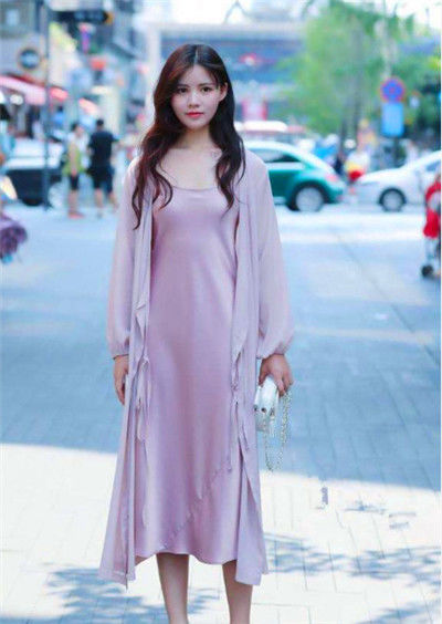 温婉|街拍丸子头美女温婉优雅的穿搭,时尚又大气