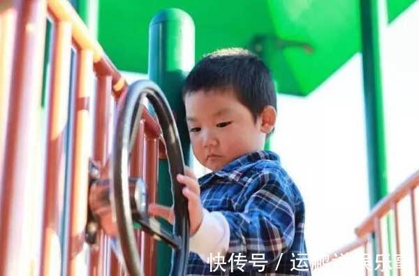 接娃|幼儿园接娃放学,早接和晚接区别大,有个隐患可能影响孩子半辈子