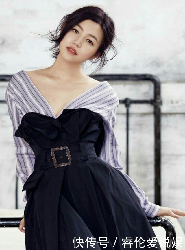 披头散发 女人别再披头散发了,很显老!今年流行这5款发型,时髦有气质