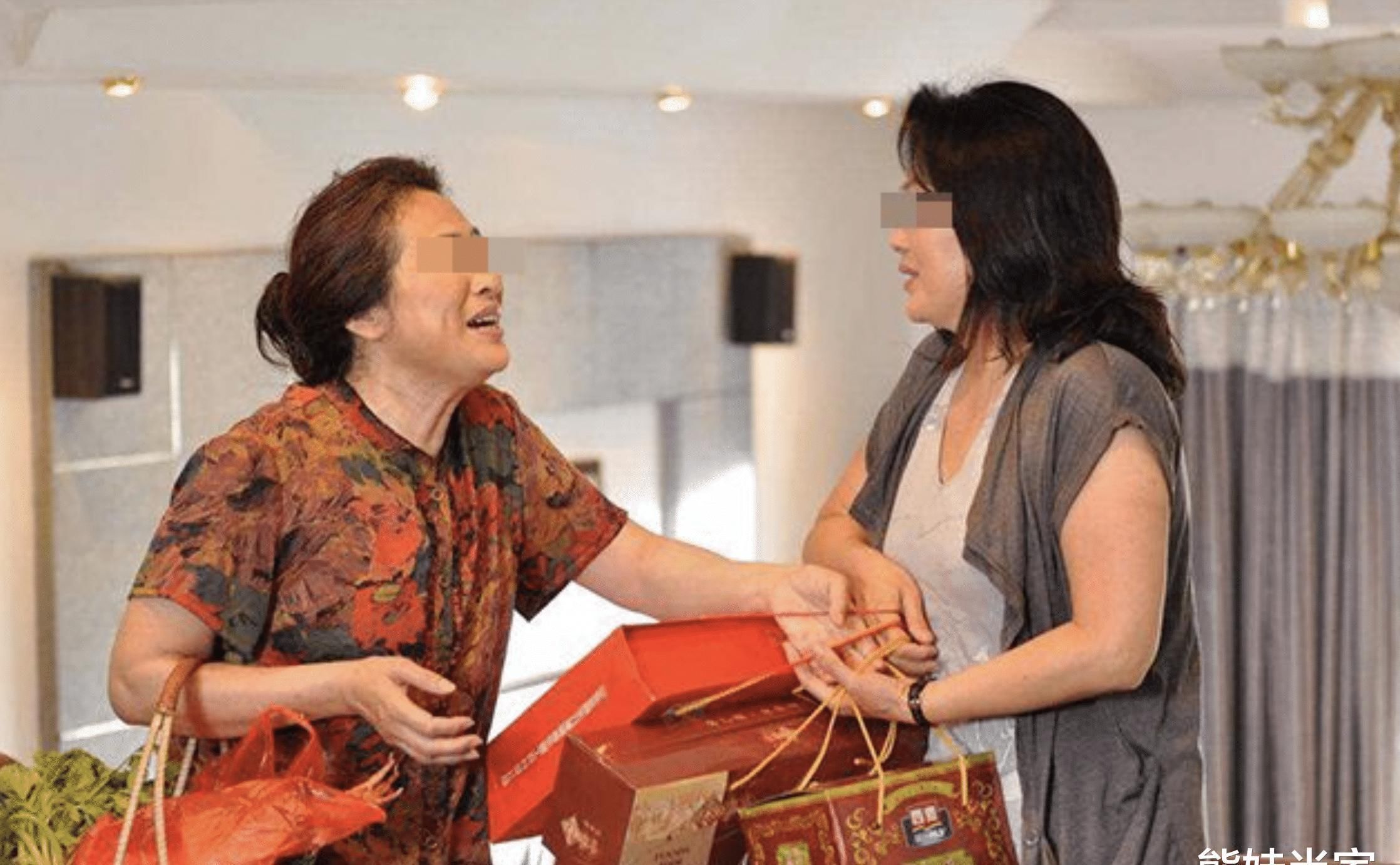 小棉袄|“双儿户”和“双女户”的家庭,父母的晚年生活,差距不止一点点