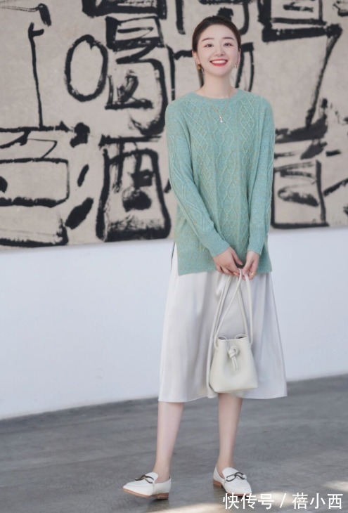 毛衣|时尚达人现在穿的鞋子不再是小白鞋,而是乐福鞋,简约高级有气质