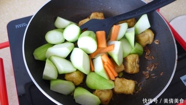 豆腐加这菜清香无比,再来点肉,好吃到上桌秒光!只长劲不长胖