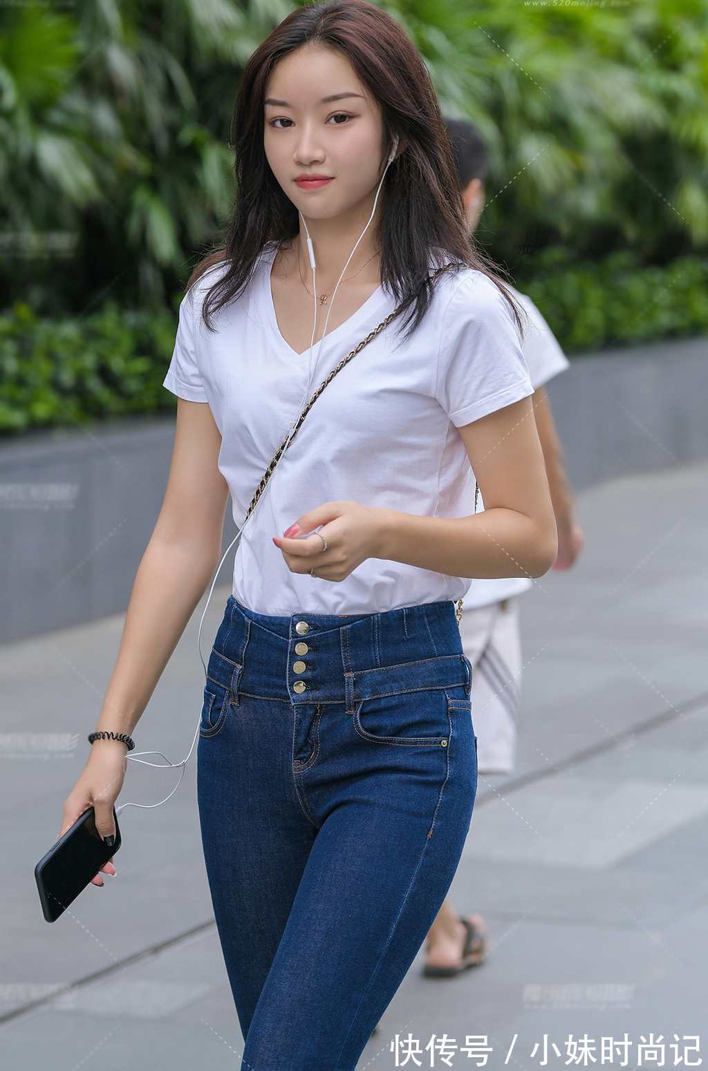 小姐姐 高腰牛仔裤,休闲时尚又百搭,轻松穿出高挑纤细的美,简约又大方