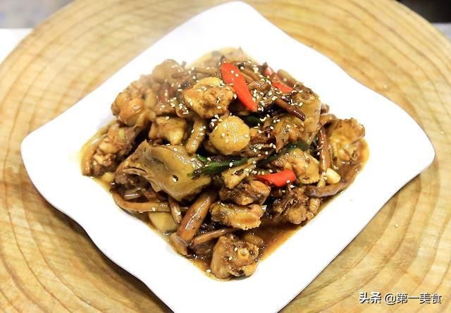 厨师长|鸡肉和茶树菇这样一起炖，鲜到骨子里，厨师长分享地道农家做法