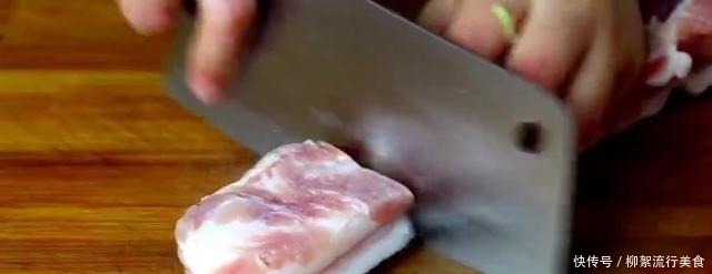 萝卜尽量这样吃,加一块猪肉,不煎,不炖,出锅就被一扫光