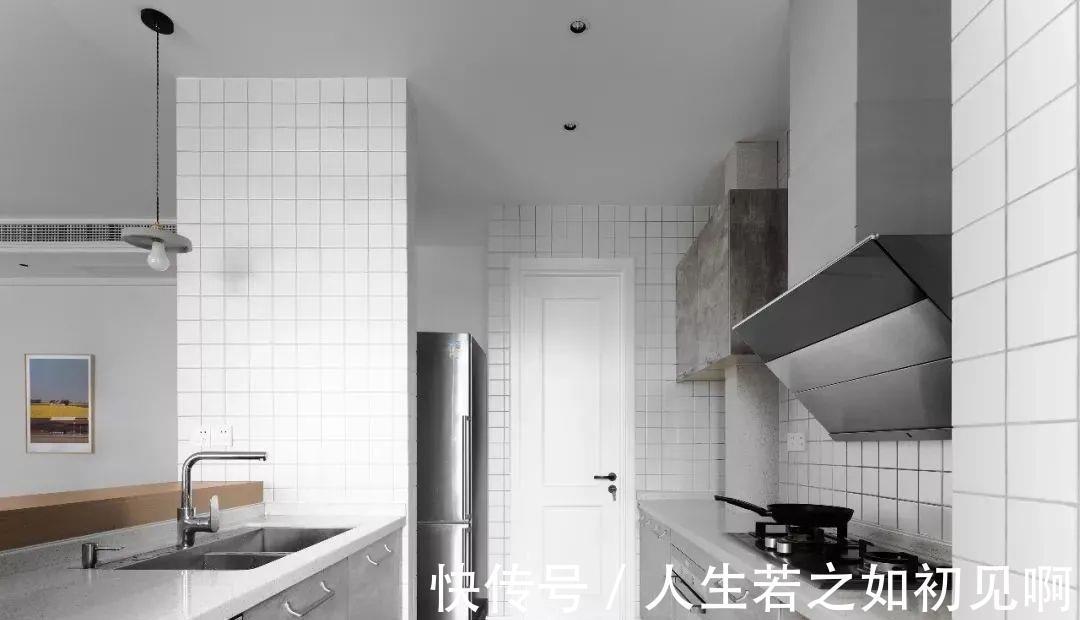 厨房|5㎡厨房这样装，好看又实用！见缝插针塞冰箱，打满橱柜收纳强！