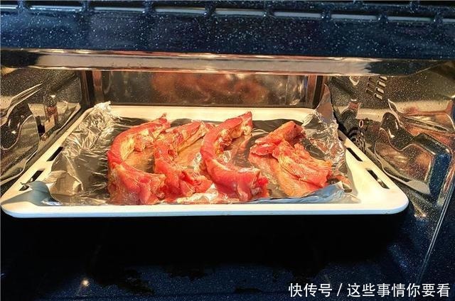 想吃烤串不用去烧烤摊,自己在家做,外焦里嫩,干净卫生,真解馋