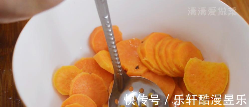 1个红薯放锅里炸一炸，出锅马上变成一道快失传的美食，太香了