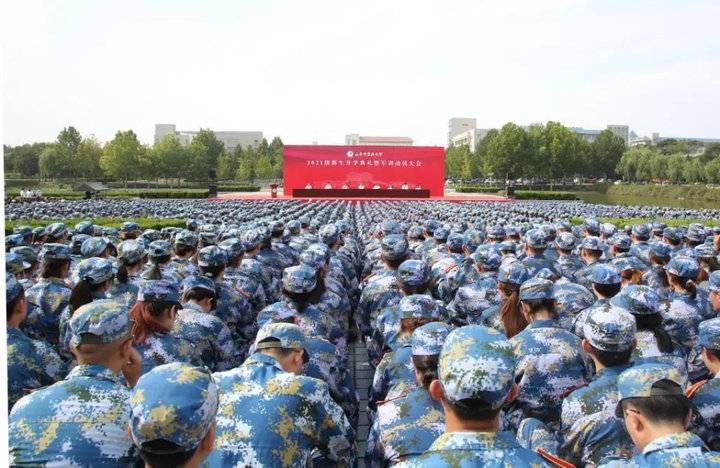 学习习惯|一所大学校长寄语新生：成为能看好病，又善于解决问题的“上医”