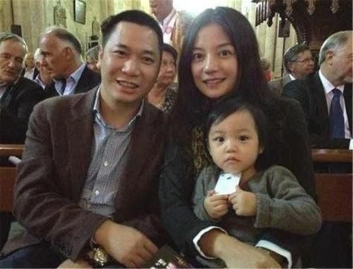 奶粉|章子怡和赵薇,一个“喂母乳”一个“喝奶粉”,两人差距明