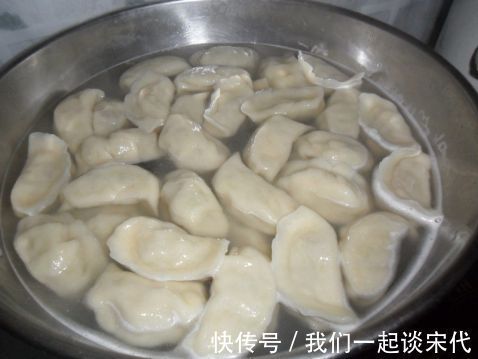 饺子馅如此做,鲜嫩多汁吃一口就上瘾,味道简直太香了