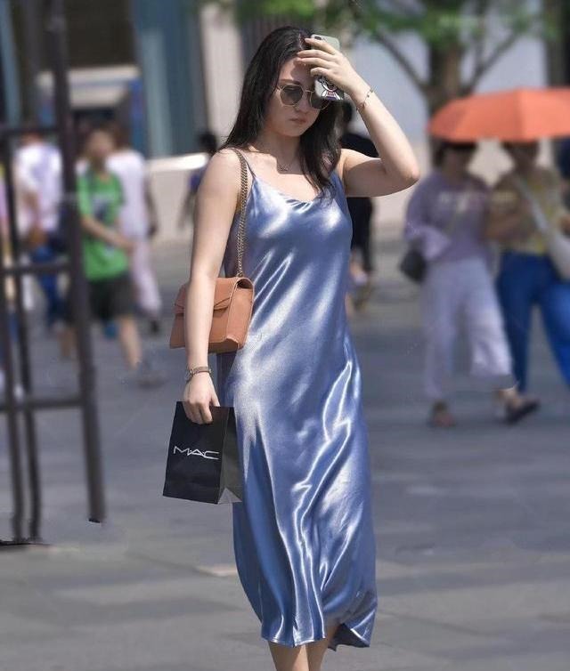 长裙 飘逸的长裙总是那么迷人,穿在女孩子身上就是自然女神!