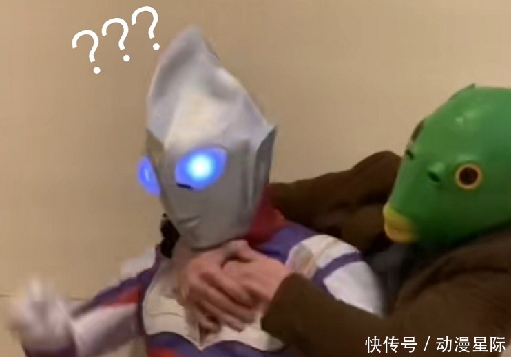 当小朋友看到奥特曼被鱼头怪打败后,网友:童年的信仰被摧毁了