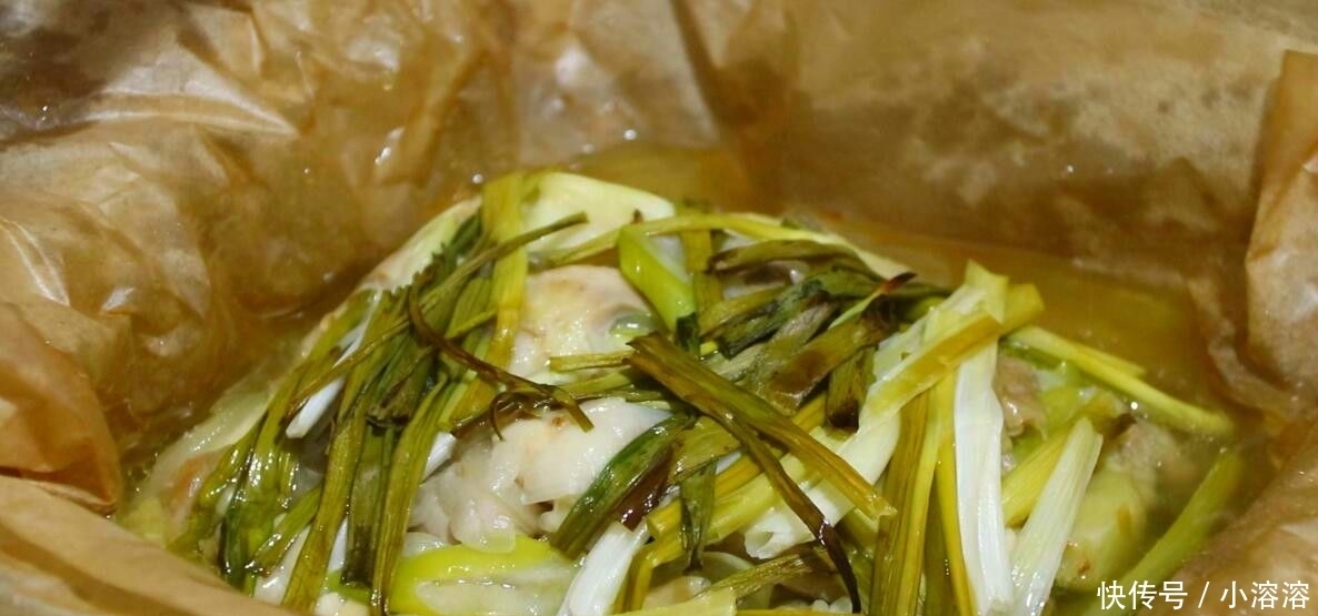 做法|用烤箱做的纸包葱油鸡,比红烧鸡还香,做法太简单了