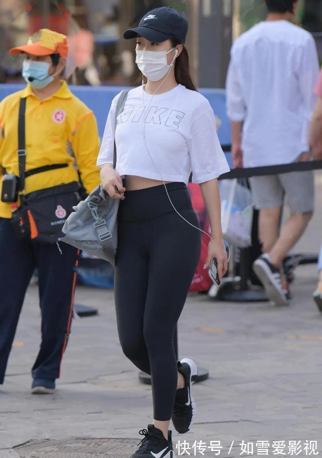 运动鞋|没想到吧?“健美裤”穿出健身房,时髦又修身,反而更受期待!