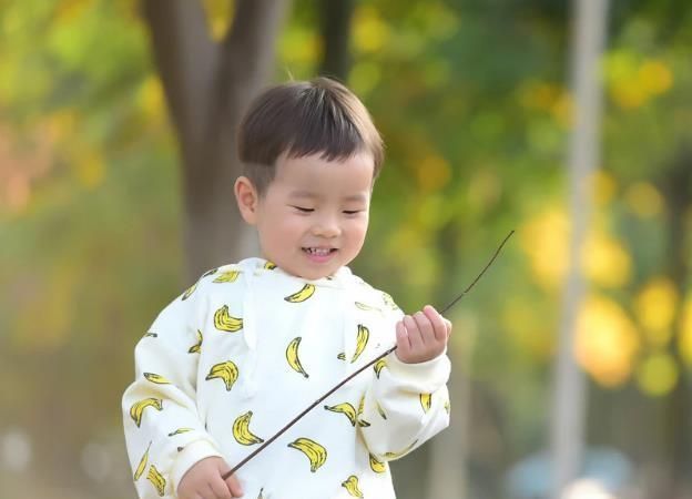 小朋友|敢在人群中表达自己的孩子，家长都避开了这三个坑，做对了三件事