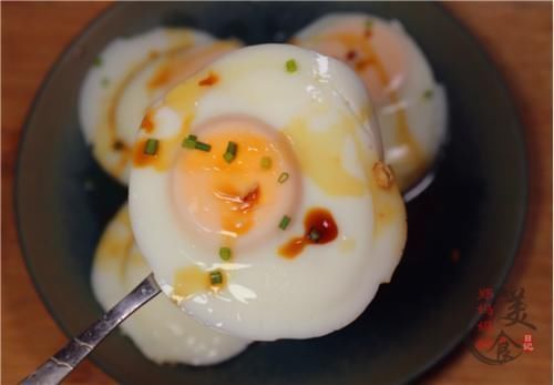 鸡蛋|荷包蛋不可直接下锅煮,教你饭店的诀窍,一锅煮4个,个个圆溜溜