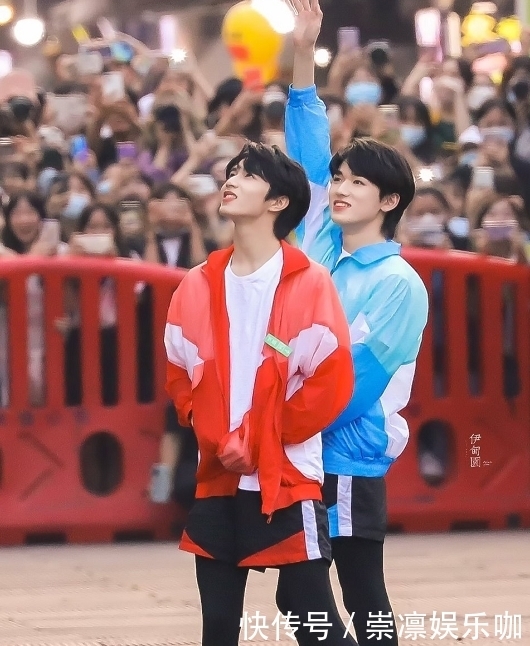 文轩|丁程鑫快本代班轮番上阵,不止文轩得到热度,个资变团资引发争议