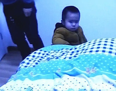 吵架|就因为和奶奶吵架了,拎起枕头就去找妈妈,接下来笑喷了