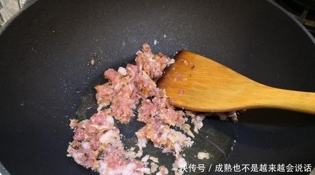 广州一家四口的午餐,家常便饭吃得香,做法简单,节后这样吃舒服