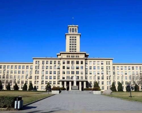 国内大学录取分排名，前20名几乎都在一线城市，只有3所例外