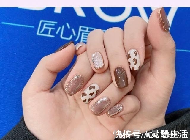 晕染|显手白的美甲分享!莫兰迪色高级,拼接美甲大方,玫瑰金色显白