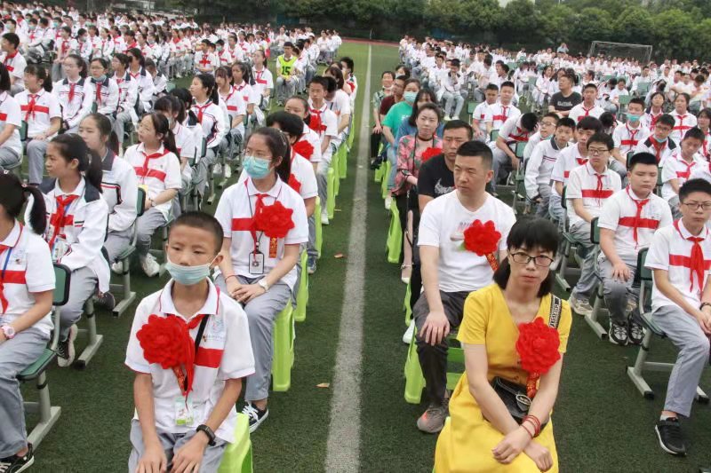 彭州中学实验学校交出三份“标准答案”