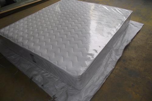 塑料膜|裹住床垫的塑料膜要不要撕掉听老师傅说的话,后悔我家一直做错