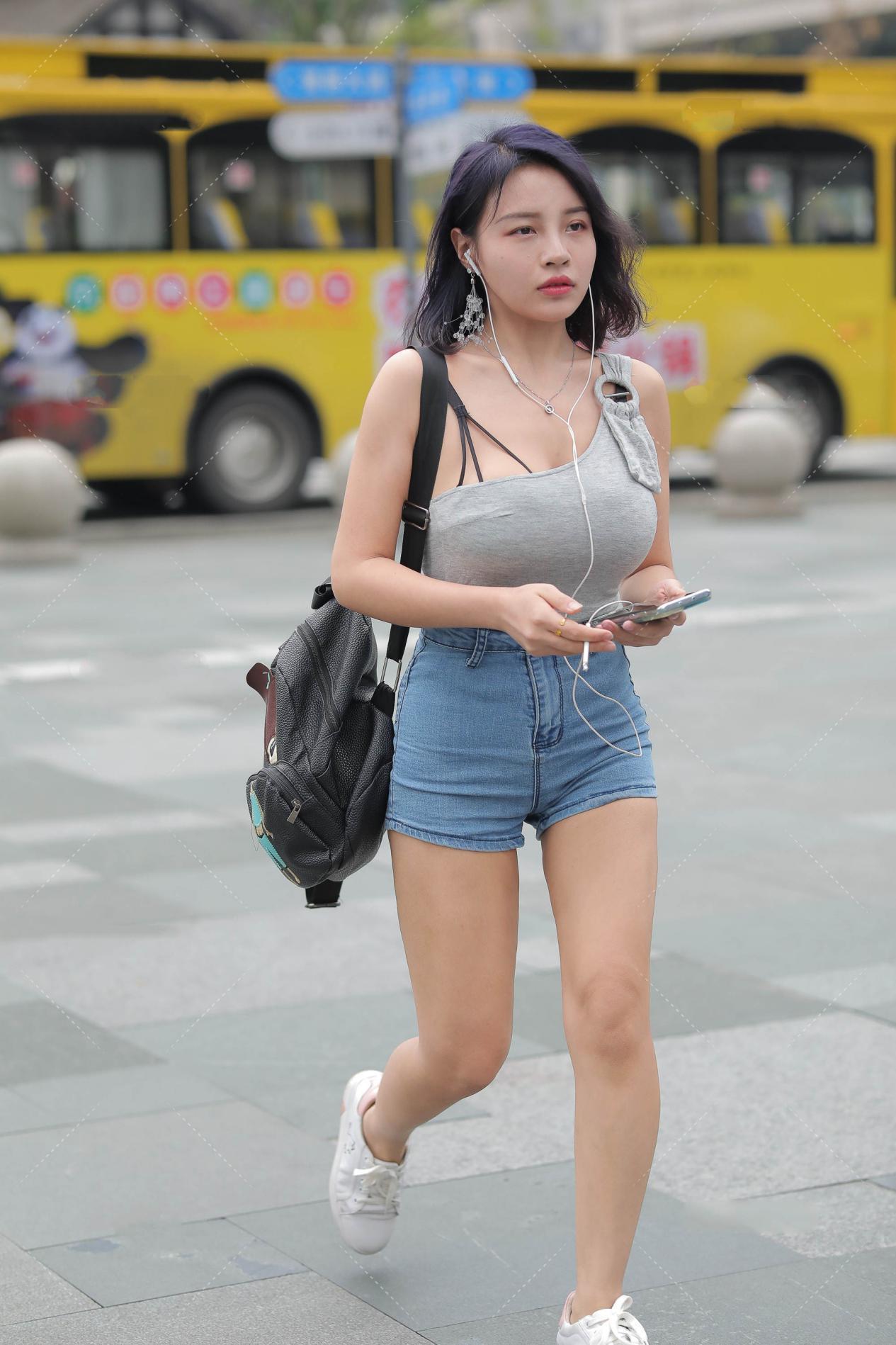 衣服|斜肩的衣服穿上很优雅, 还能展示我们优美的肩部